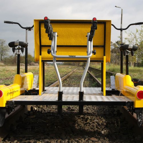Railroad car driven by the force of legs